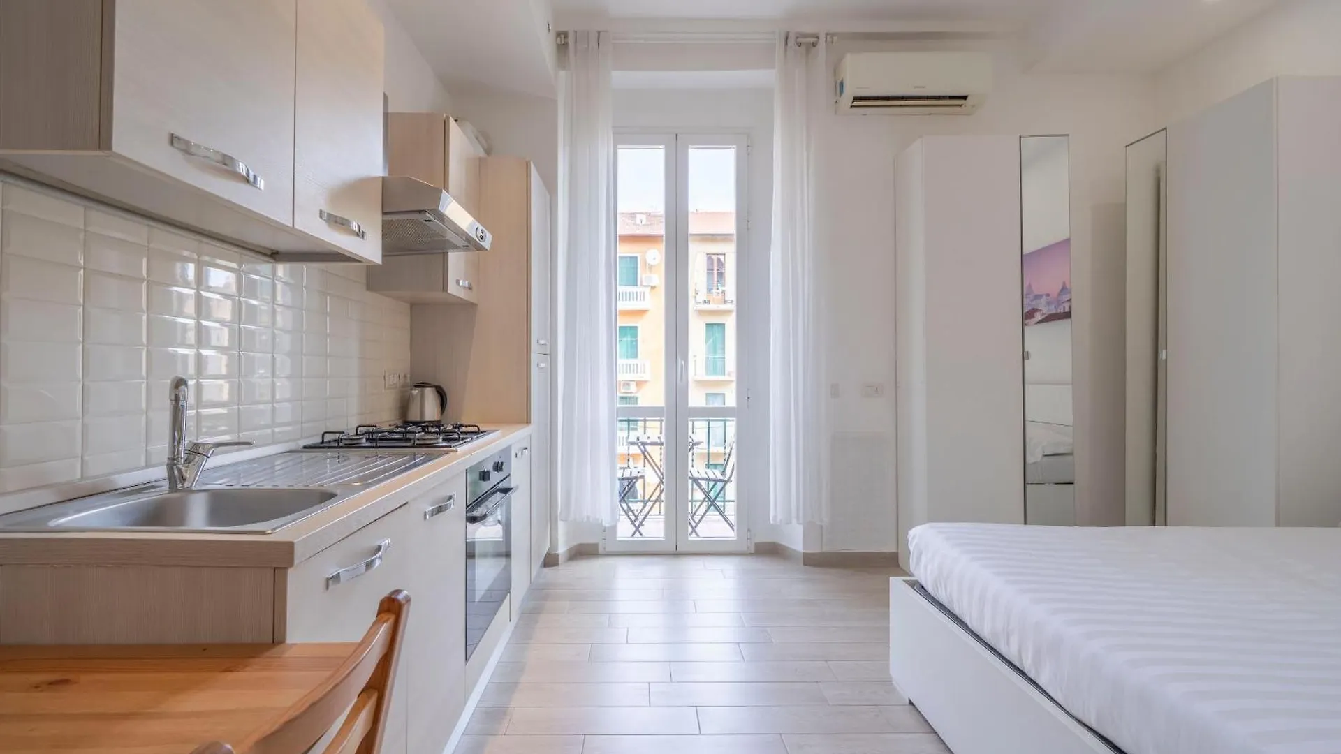 Milan Napoli Apartment イタリア